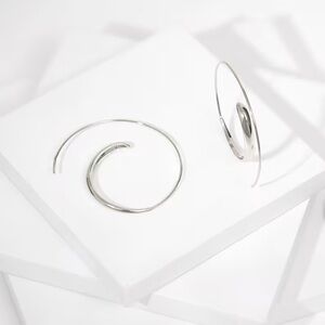 🩶NEW🩶Spiral Hoop Earrings